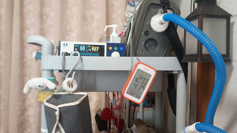 部屋の加湿器と湿度計
